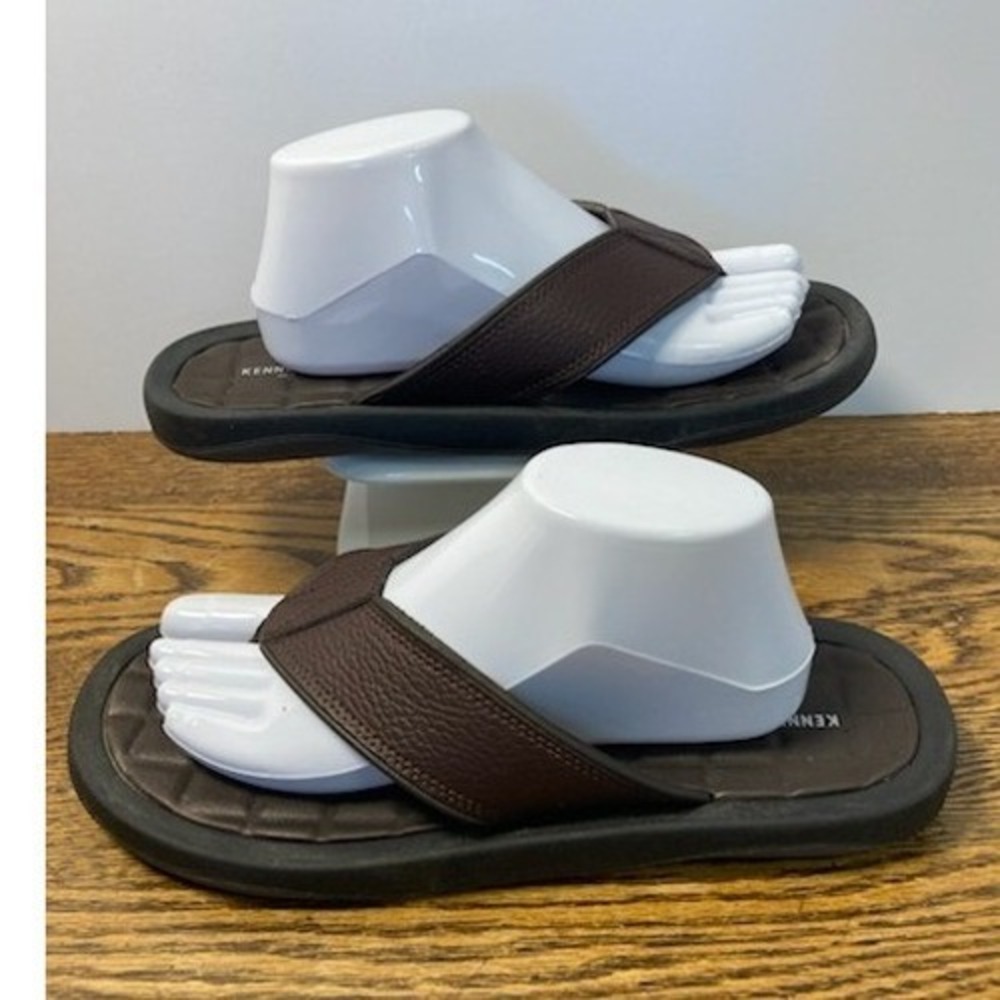Kenneth Cole New York Mens Brown Pebbled Flip Flop Sandals Size 10M SSA32M0207